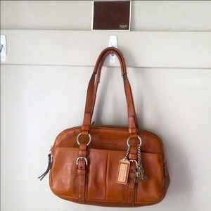 Brown leather Coach purse- in great condition!!